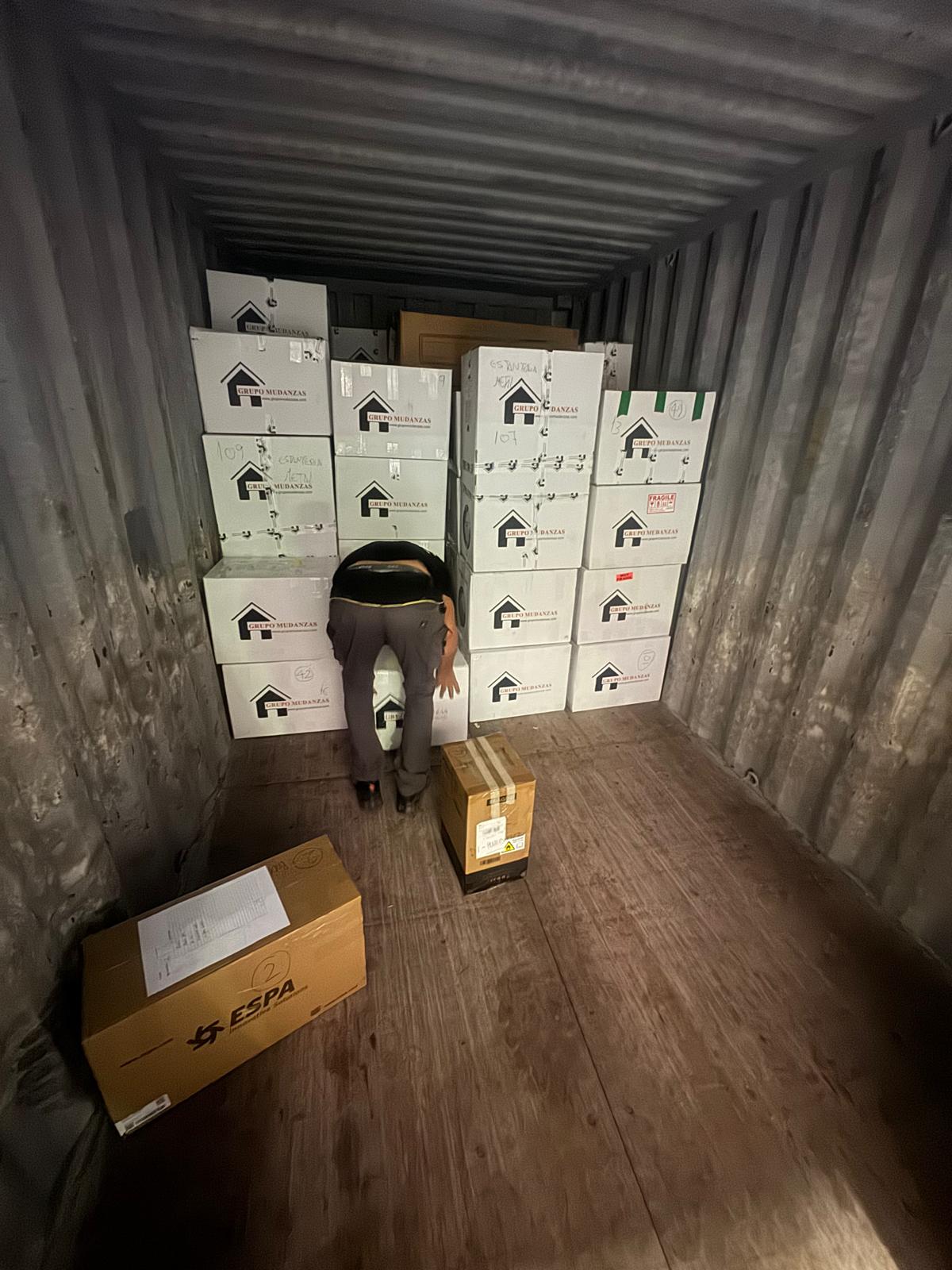 Estiba de cajas en contenedor marítimo con destino a Estados Unidos