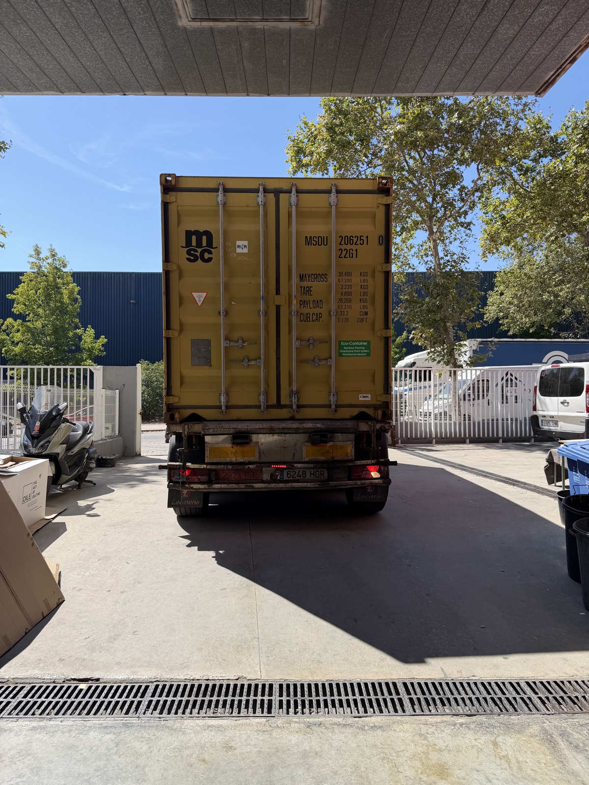 Contenedor cerrado preparado para una mudanza de España a Chipre